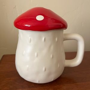 Mushroom mug with removable lid